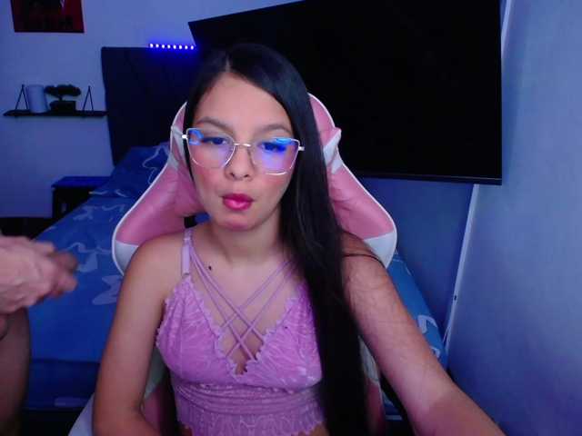 room-kitty live cam on BongaCams