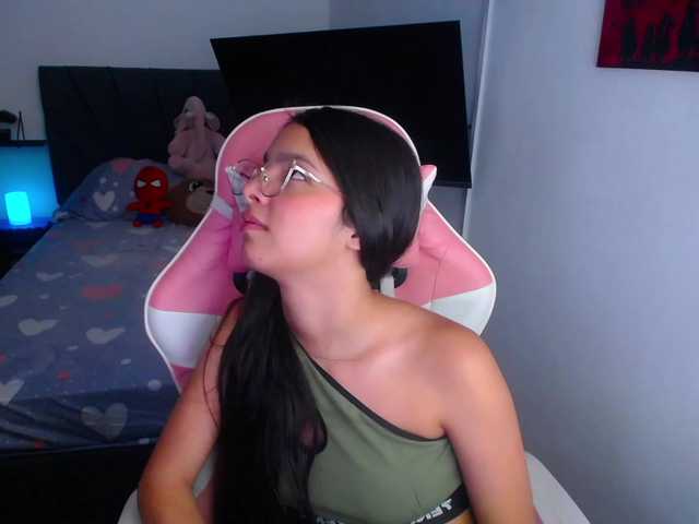 room-kitty live cam on BongaCams