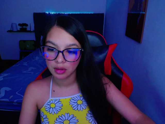 room-kitty live cam on BongaCams