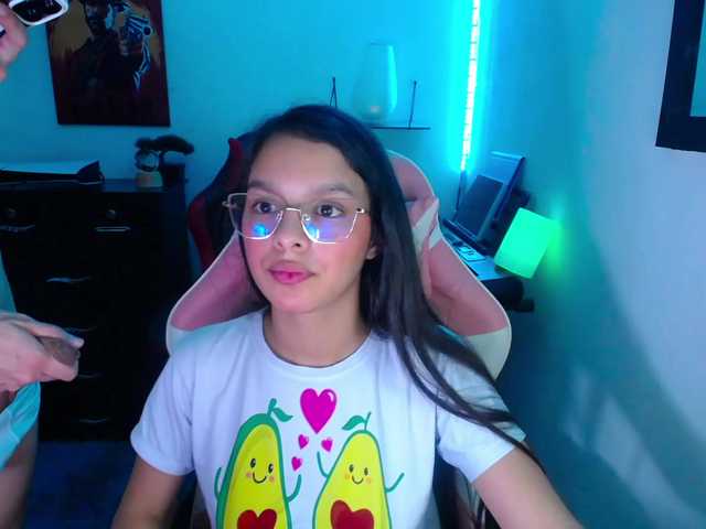 room-kitty live cam on BongaCams