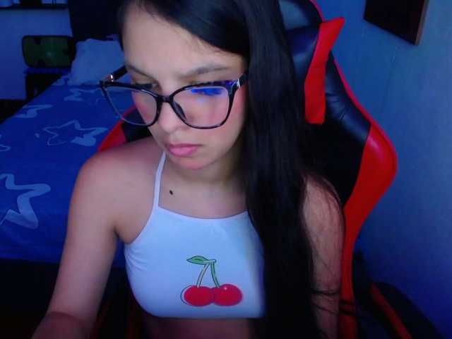 room-kitty live cam on BongaCams