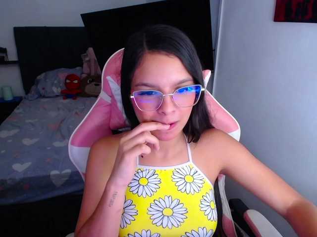 room-kitty live cam on BongaCams