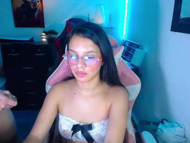 room-kitty live cam on BongaCams