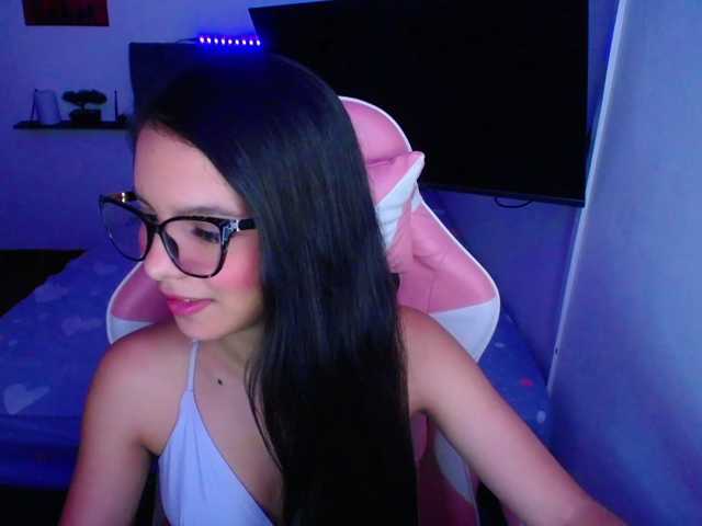 room-kitty live cam on BongaCams