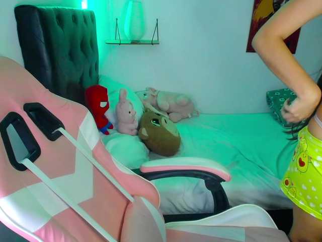 room-kitty live cam on BongaCams