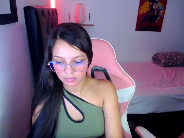 room-kitty live cam on BongaCams