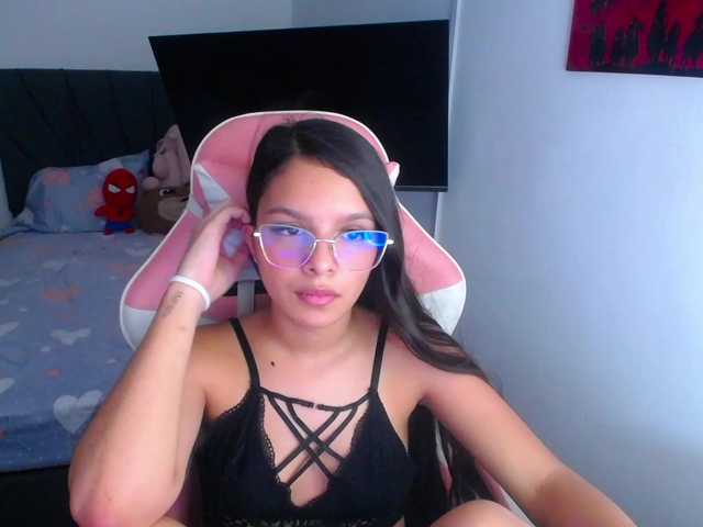 room-kitty live cam on BongaCams