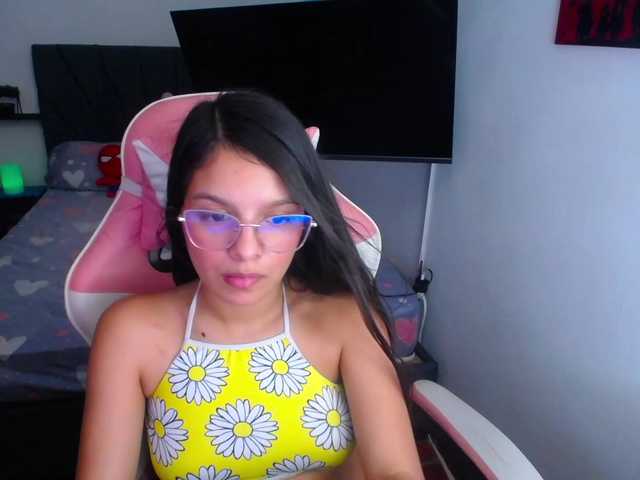 room-kitty live cam on BongaCams