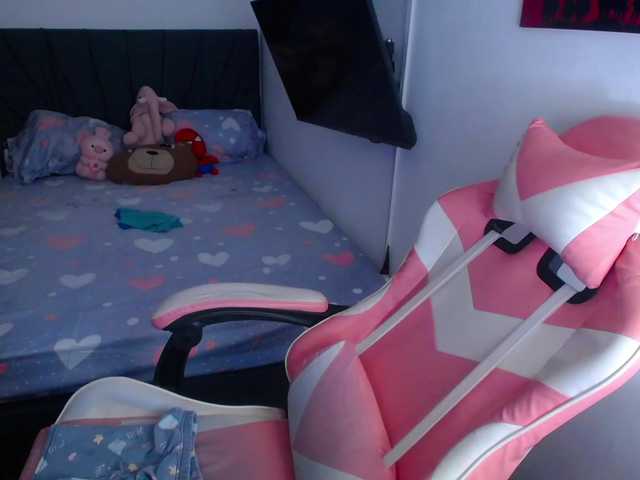 room-kitty live cam on BongaCams