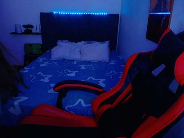 room-kitty live cam on BongaCams