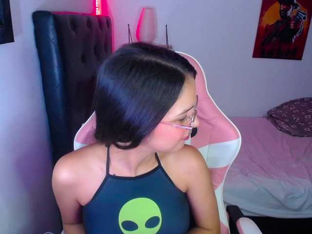 room-kitty live cam on BongaCams
