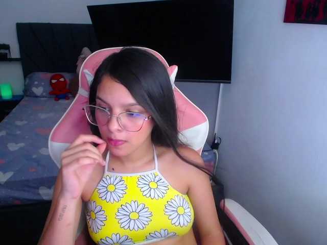 room-kitty live cam on BongaCams