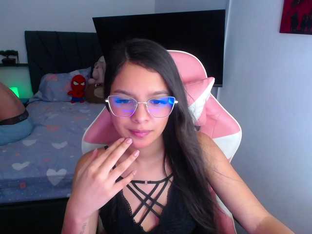 room-kitty live cam on BongaCams