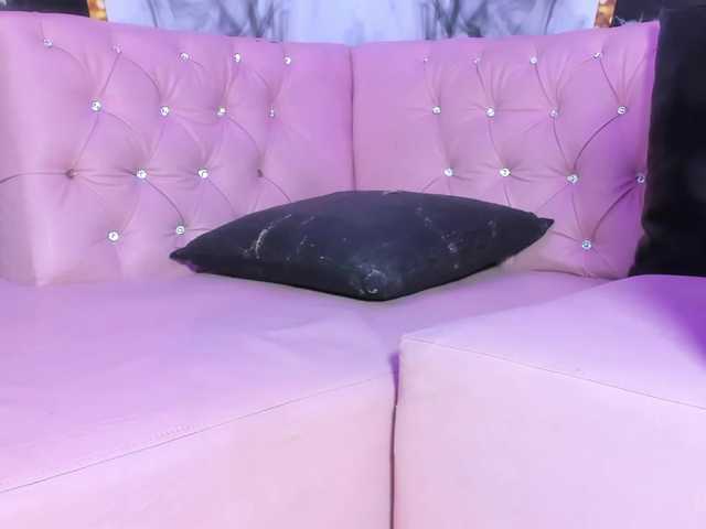 room-kitty live cam on BongaCams