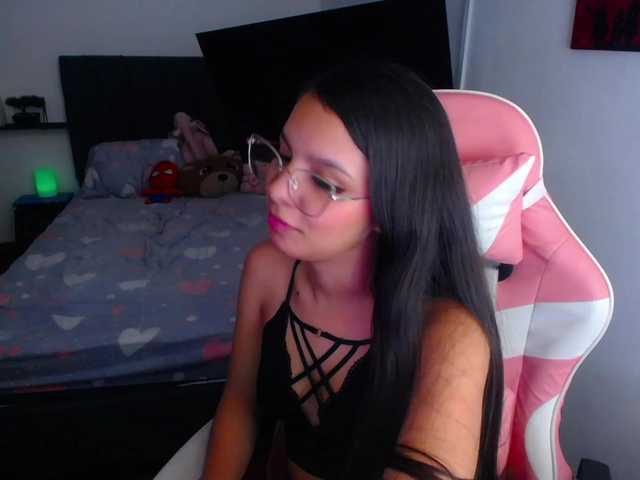 room-kitty live cam on BongaCams