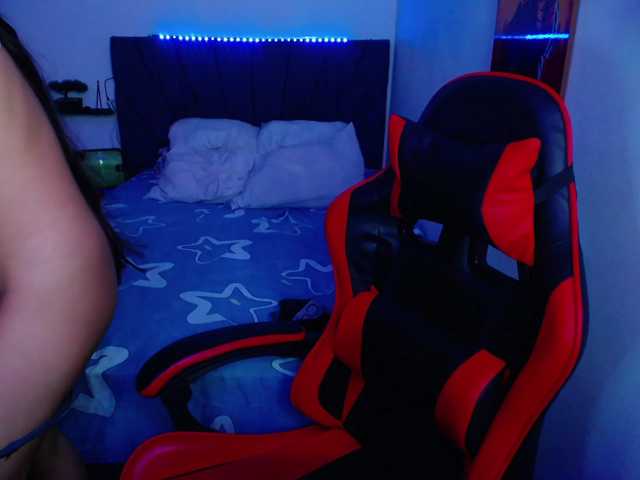 room-kitty live cam on BongaCams