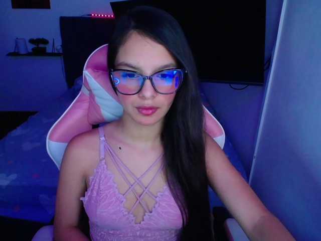 room-kitty live cam on BongaCams