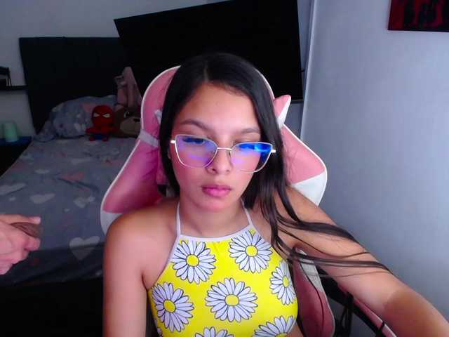 room-kitty live cam on BongaCams
