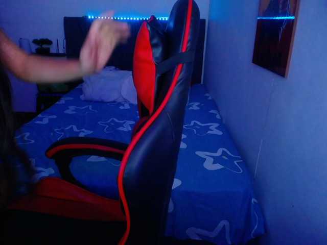 room-kitty live cam on BongaCams