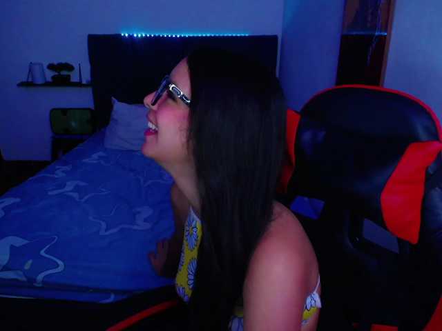 room-kitty live cam on BongaCams
