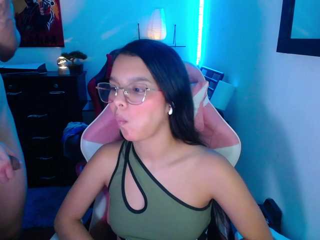 room-kitty live cam on BongaCams