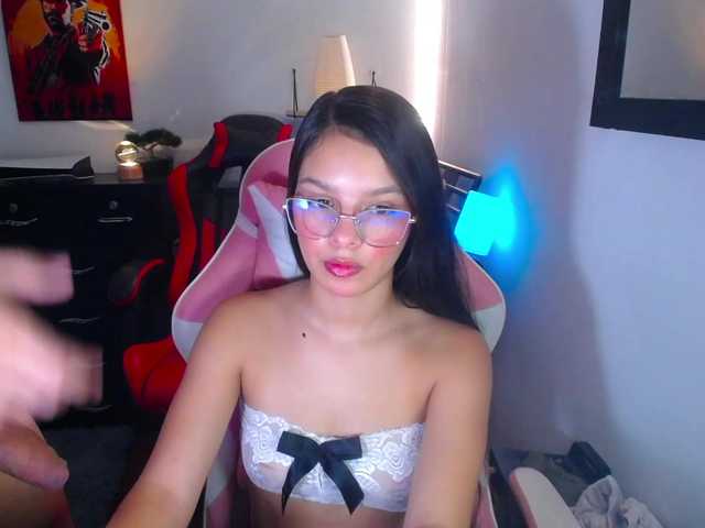 room-kitty live cam on BongaCams
