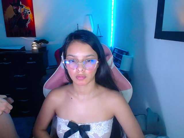 room-kitty live cam on BongaCams