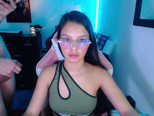 room-kitty live cam on BongaCams