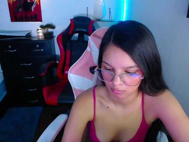 room-kitty live cam on BongaCams