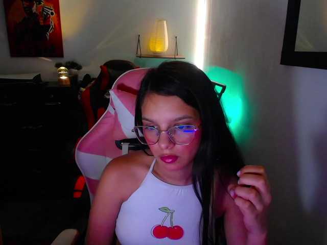 room-kitty live cam on BongaCams