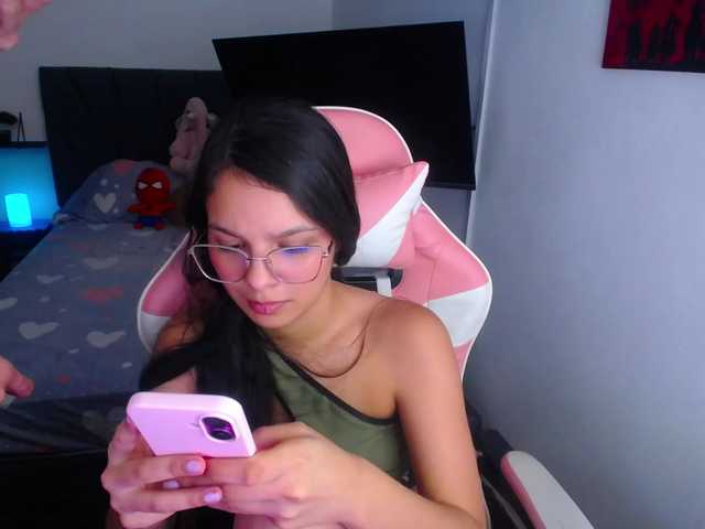 room-kitty live cam on BongaCams