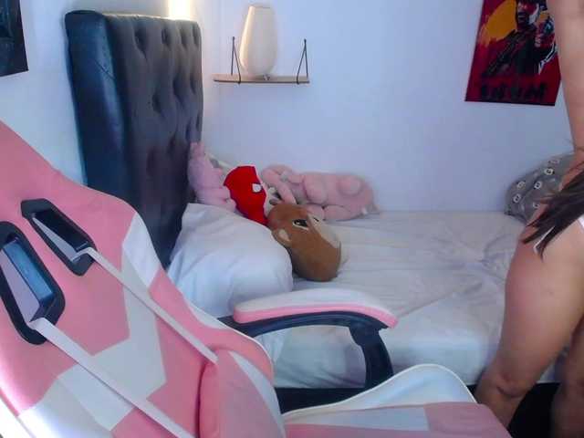 room-kitty live cam on BongaCams