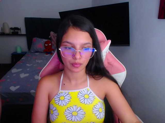room-kitty live cam on BongaCams