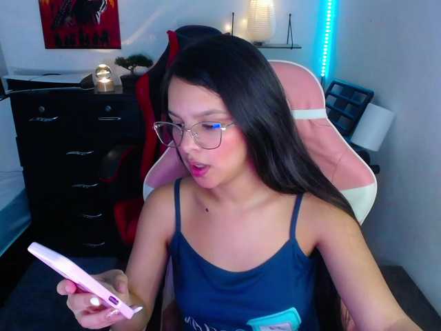 room-kitty live cam on BongaCams