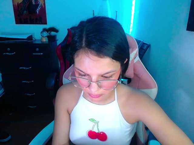 room-kitty live cam on BongaCams