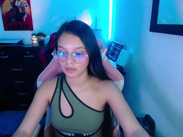room-kitty live cam on BongaCams