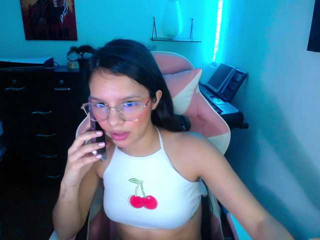 room-kitty live cam on BongaCams