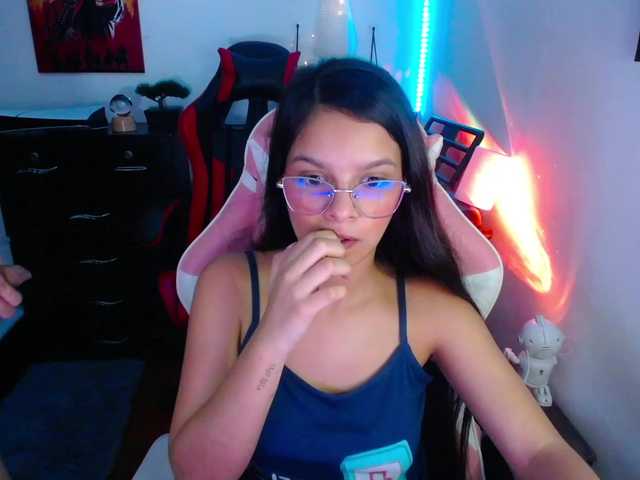 room-kitty live cam on BongaCams