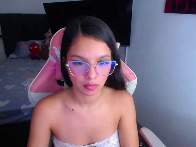 room-kitty live cam on BongaCams
