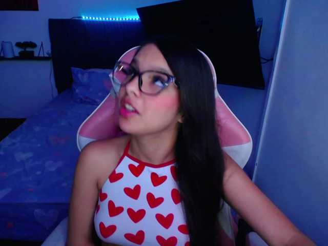 room-kitty live cam on BongaCams