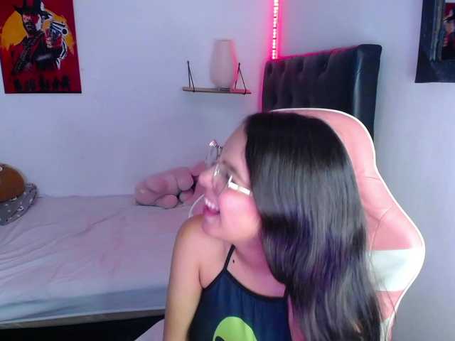 room-kitty live cam on BongaCams