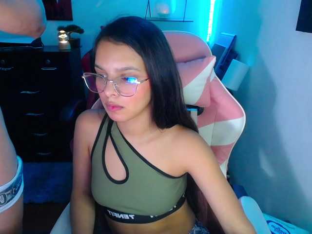 room-kitty live cam on BongaCams