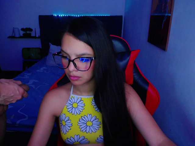 room-kitty live cam on BongaCams