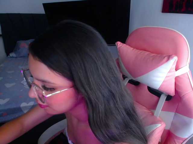 room-kitty live cam on BongaCams