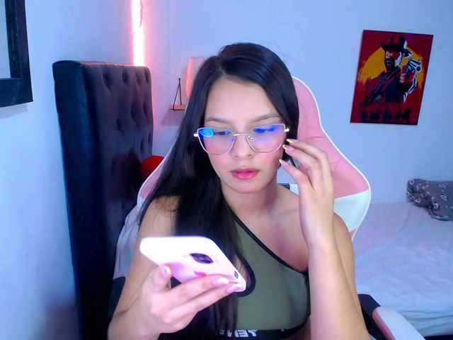 room-kitty live cam on BongaCams