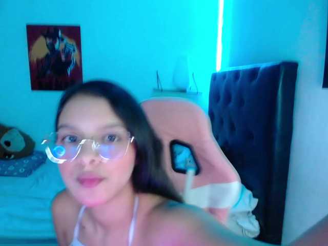 room-kitty live cam on BongaCams