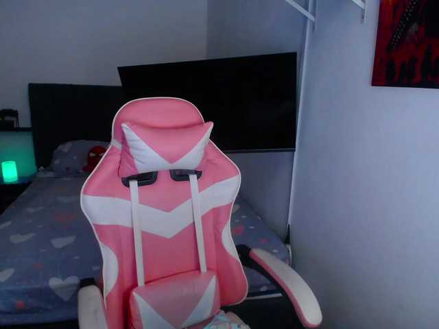 room-kitty live cam on BongaCams