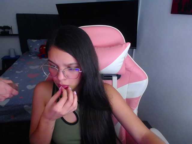 room-kitty live cam on BongaCams