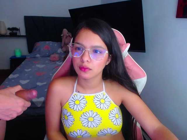 room-kitty live cam on BongaCams