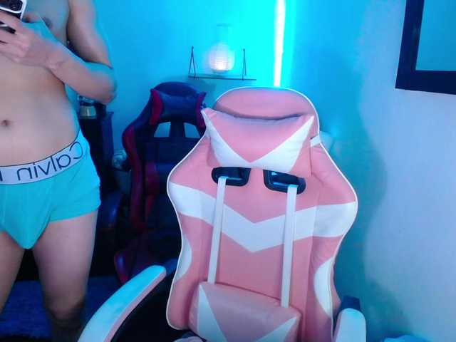 room-kitty live cam on BongaCams